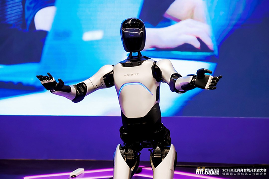 LEwin樂玩遠(yuǎn)征A2成全球首個同時擁有中美歐認(rèn)證的人形機(jī)器...